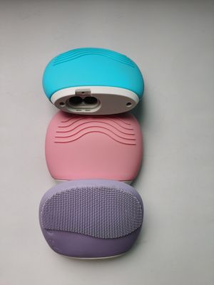 Skin Friendly Soft Silicone Cleansing Instrument Vibration Massage Brush